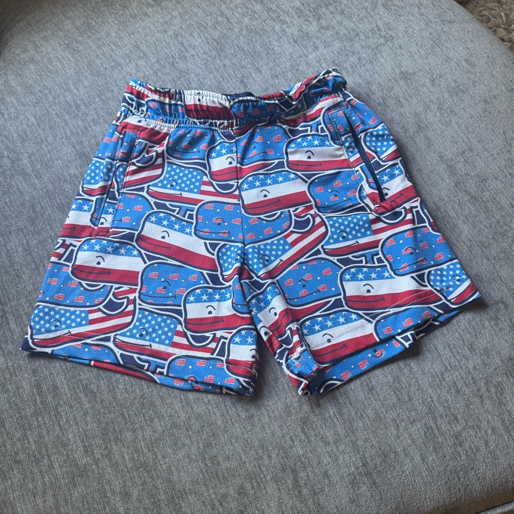 Vineyard Vines Patriotic Whale Print Shorts - 4T